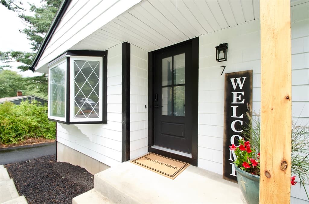 7 Barbara Rd, Kingston MA 02364