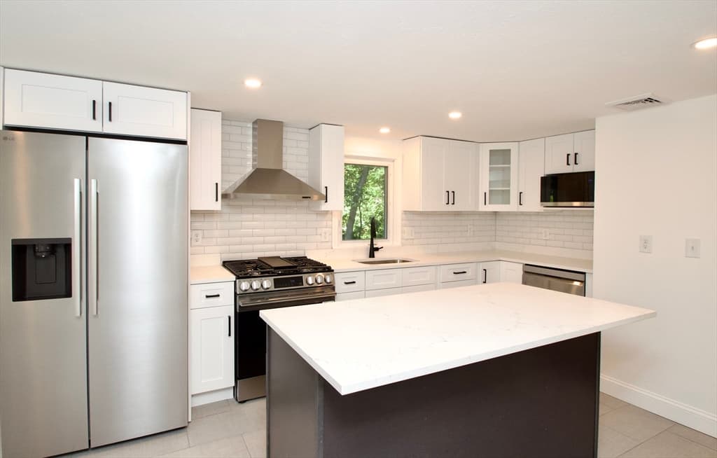 Single Family Residence at 7 Barbara Rd, Kingston MA 02364, Kingston, photo 4 of 26