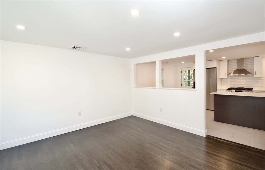 Single Family Residence at 7 Barbara Rd, Kingston MA 02364, Kingston, photo 8 of 26