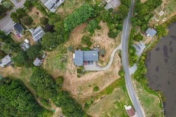 Single Family Residence at 225 Hixbridge Rd, Westport MA 02790, photo 3 of 22