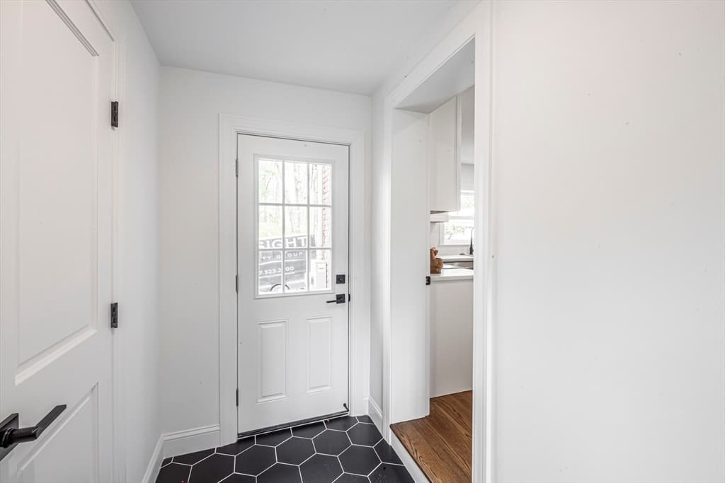Single Family Residence at 78 Windemere Circle, Braintree MA 02184, photo 23 of 31