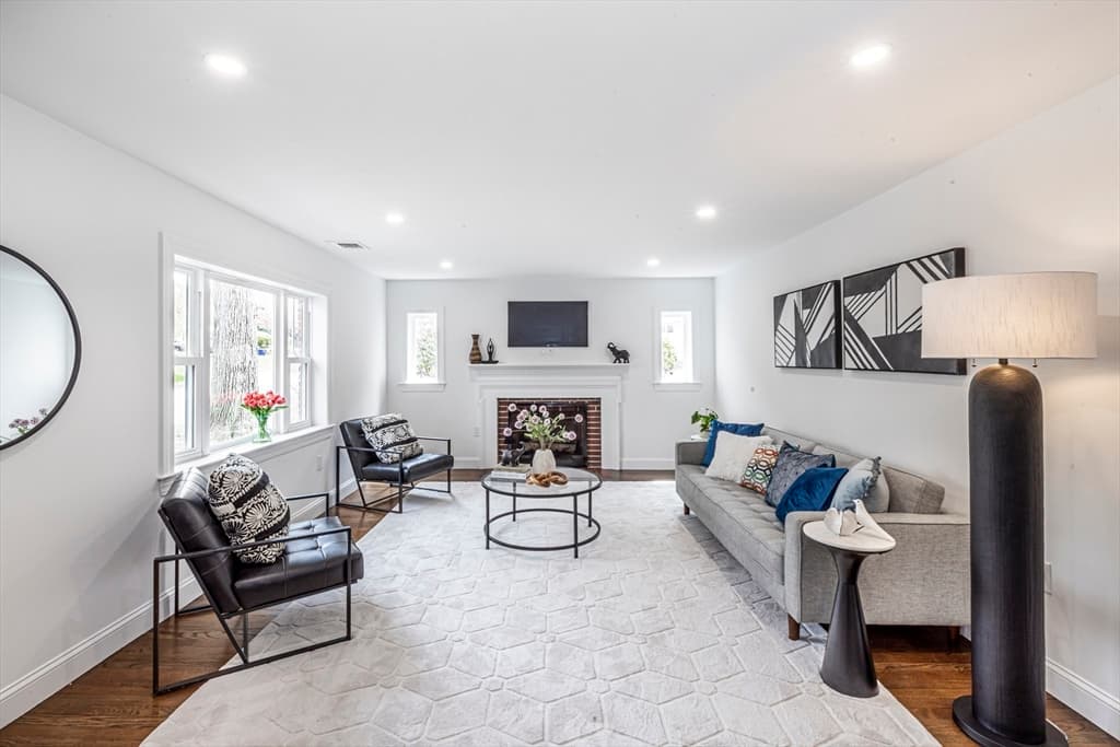Single Family Residence at 78 Windemere Circle, Braintree MA 02184, photo 5 of 31