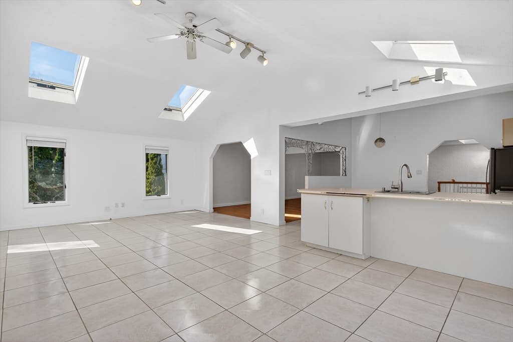Single Family Residence at 25 Gloversbrook Rd, Randolph MA 02368, photo 10 of 40