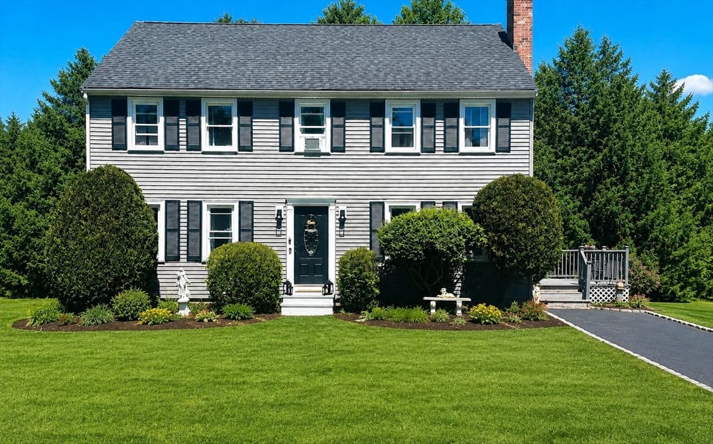 219 Fernwood Dr, Gardner MA 01440