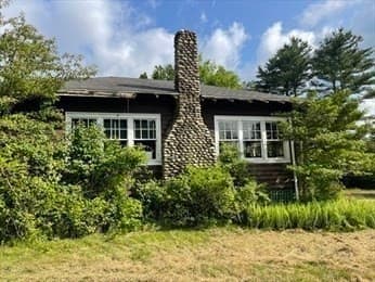 Residential at 349 Old Fall River Rd, Dartmouth MA 02747, photo 7 of 13