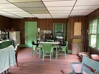 Residential at 349 Old Fall River Rd, Dartmouth MA 02747, photo 10 of 13