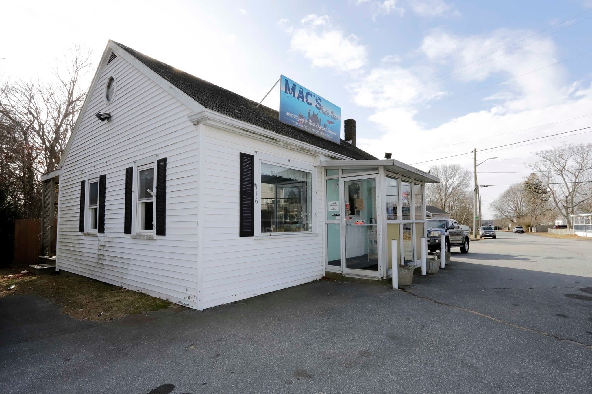 116 Sconticut Neck Rd, Fairhaven MA 02719