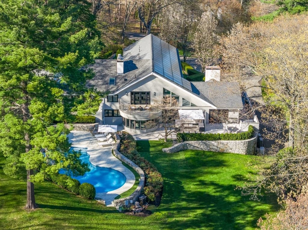44 Meadowbrook Road, Weston MA 02493