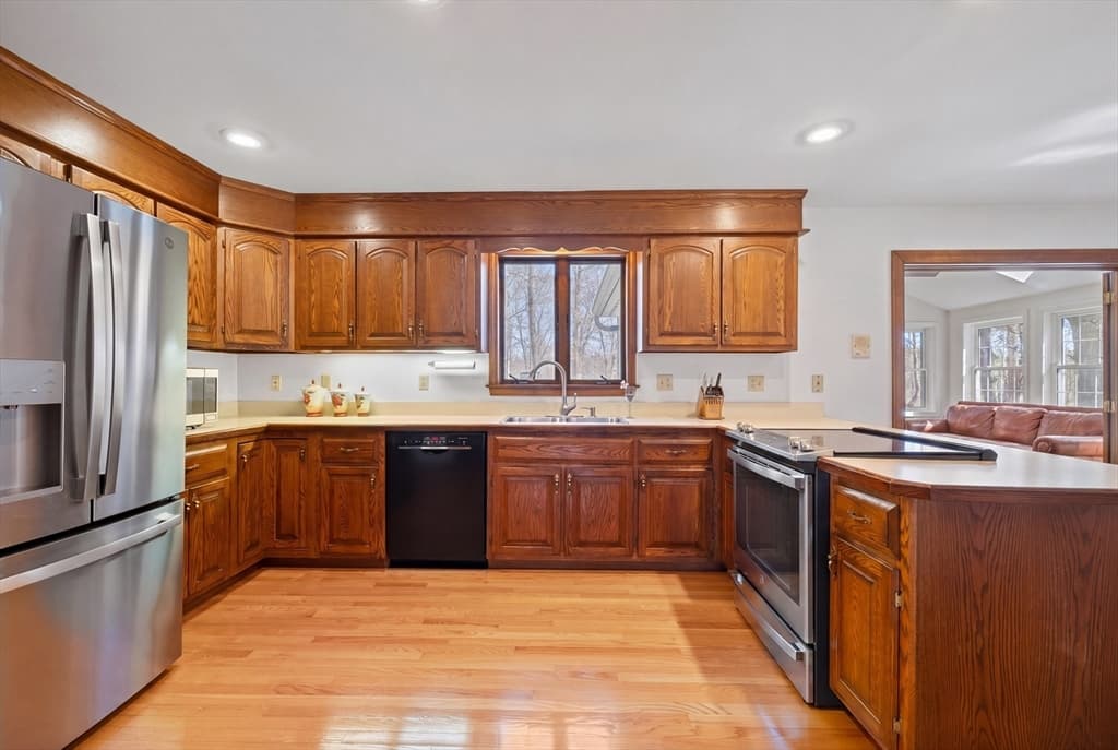 Single Family Residence at 60 Cambridge Rd, Hampstead NH 03841, Hampstead, photo 8 of 33