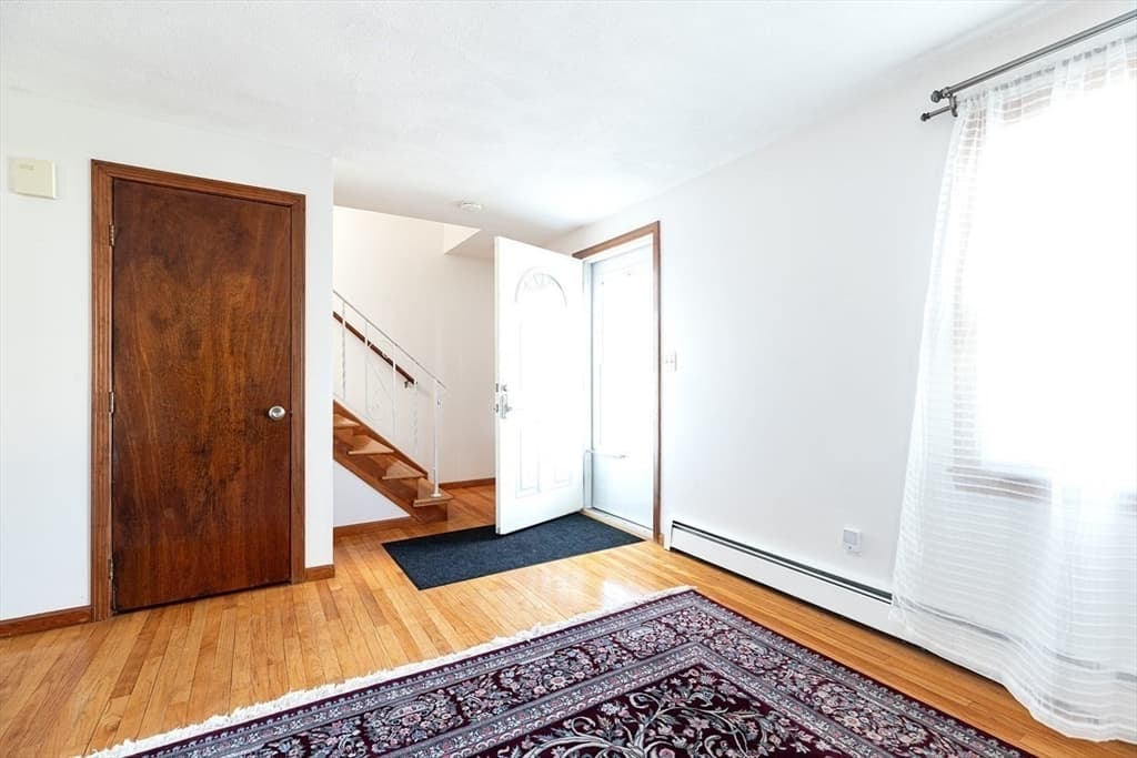 2 Marigold Ave, Wellesley MA 02482 photo 3