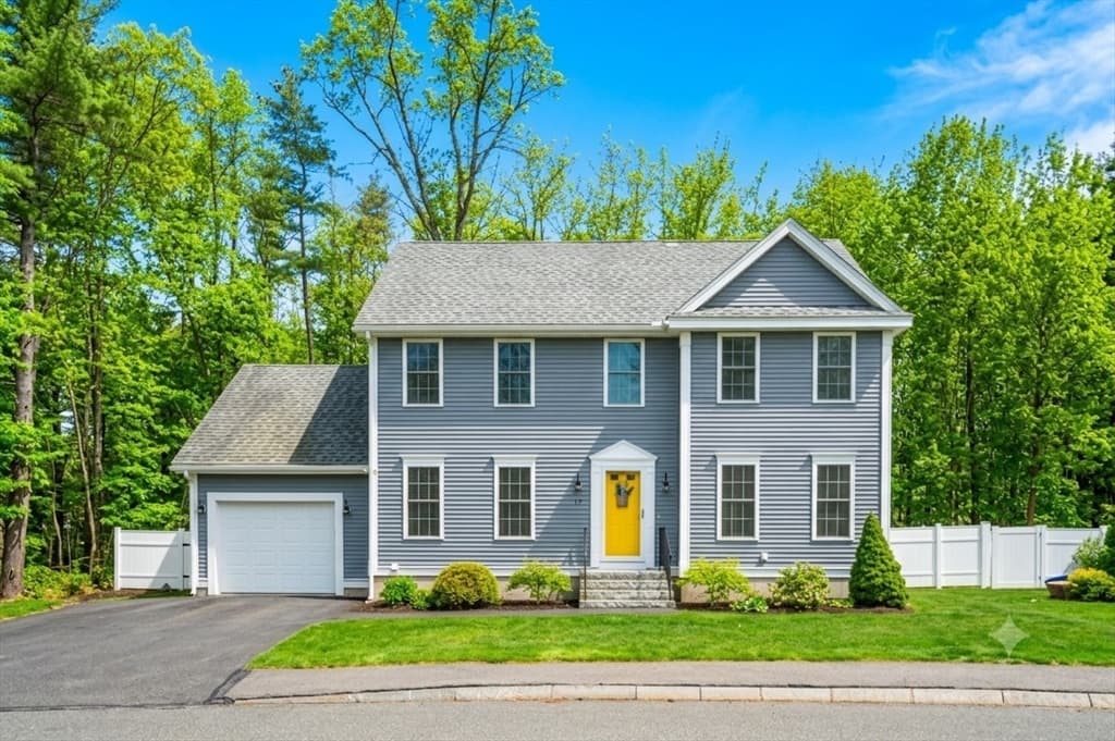 17 Mason Ln, Salisbury MA 01952