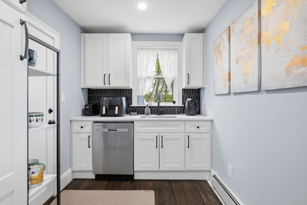 Condominium at 16 Cloutman St # 2, Salem MA 01970, photo 9 of 20