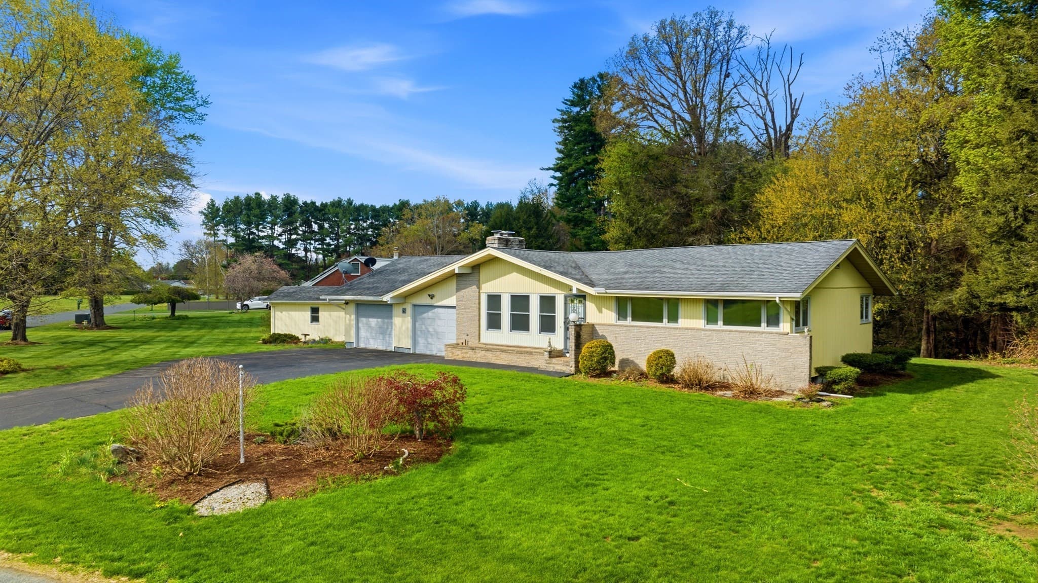 26 Gore Avenue, Hatfield MA 01038