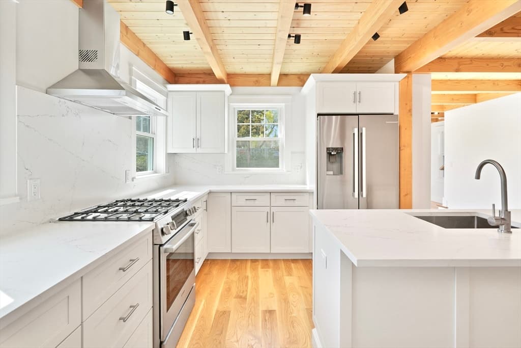 33 Vineyard Ave, Oak Bluffs MA 02557 photo 9