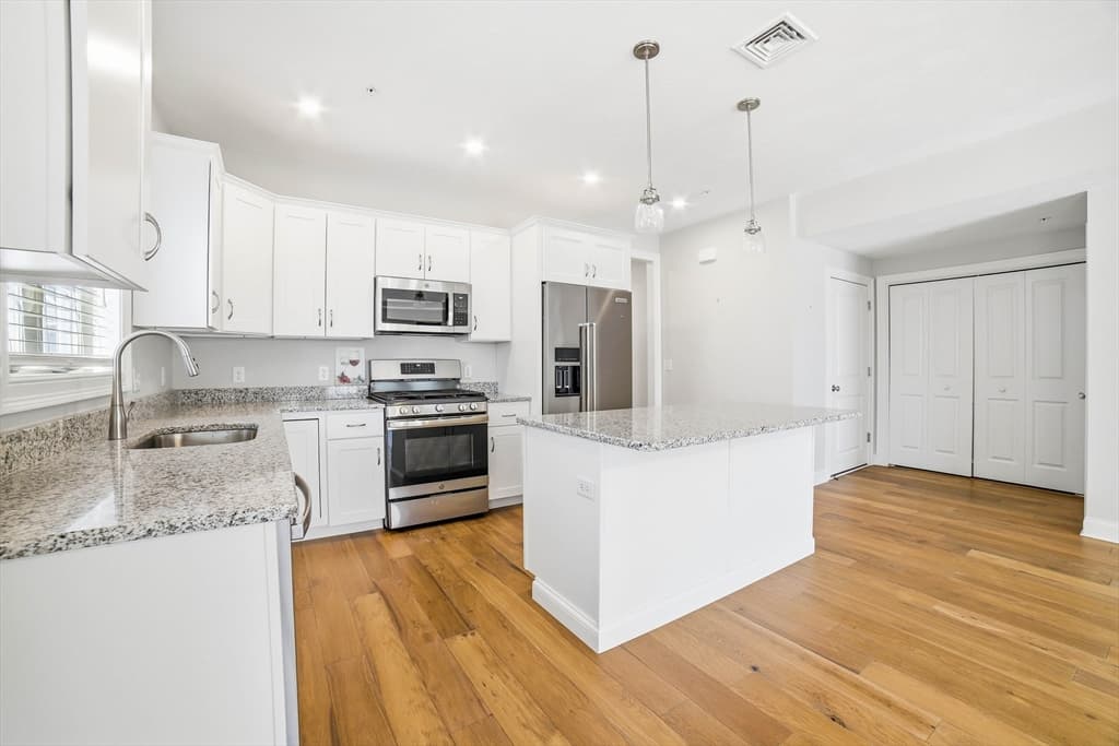 707 Southwood Ln # 707, Clinton MA 01510 photo 2