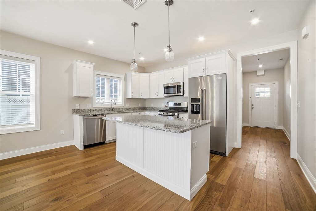 707 Southwood Ln # 707, Clinton MA 01510 photo 3