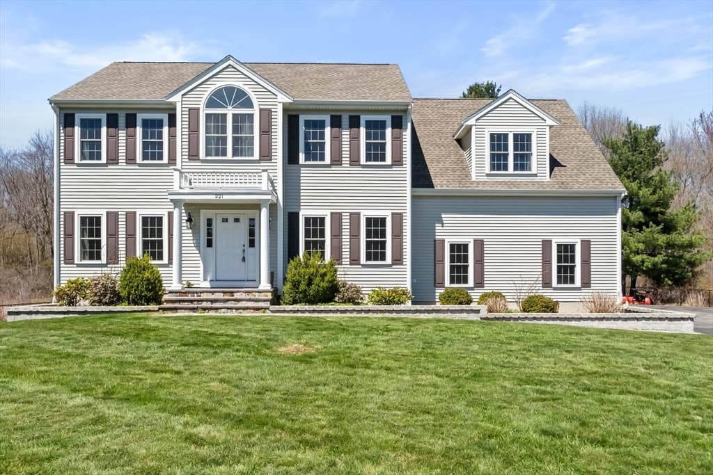 221 Chestnut St, Abington MA 02351