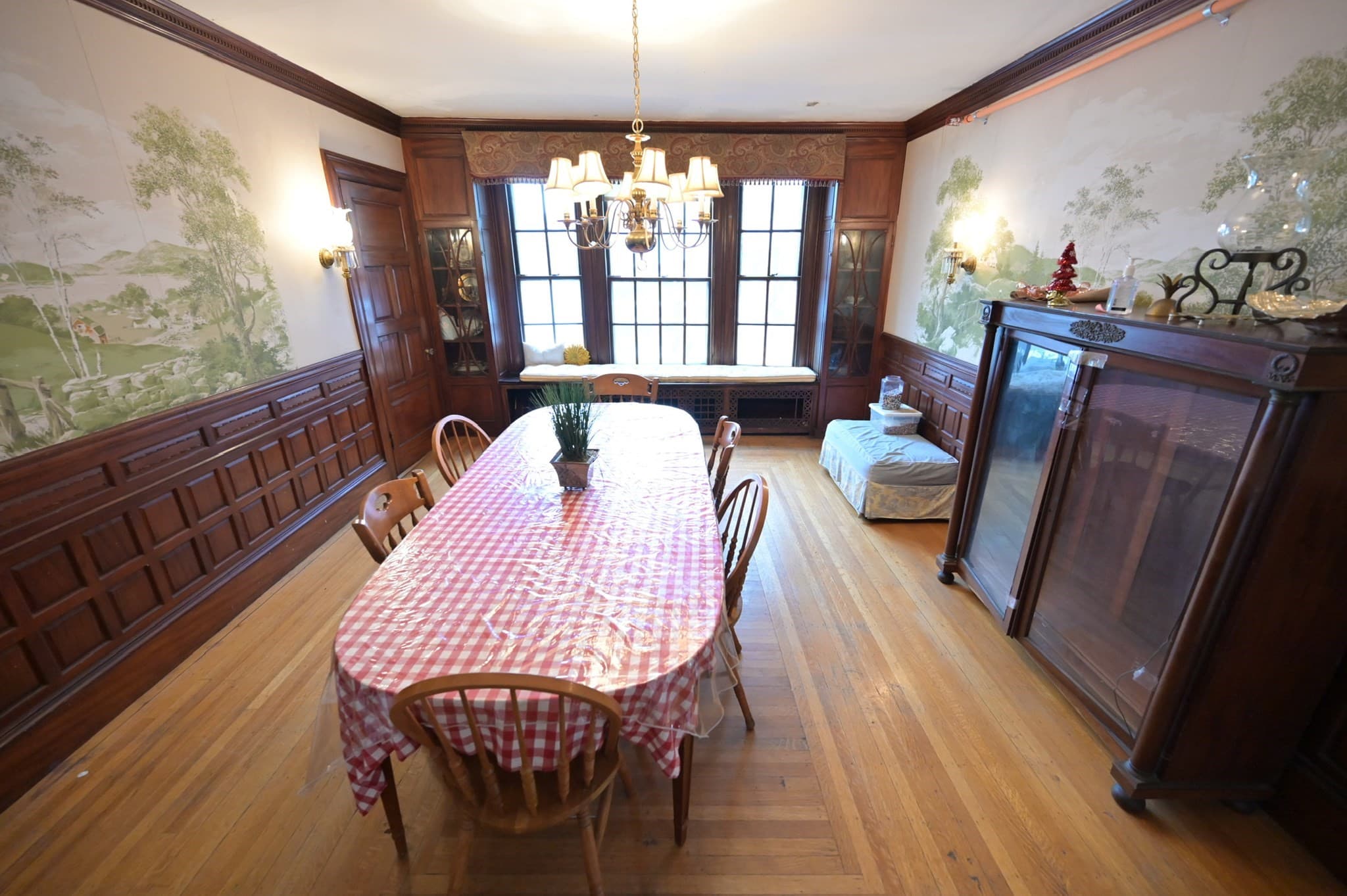 Single Family Residence at 54 Nahant St, Lynn MA 01902, photo 4 of 32