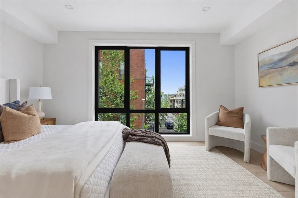 Condominium at 118 B Street # 206, Boston MA 02127, Boston, photo 6 of 11