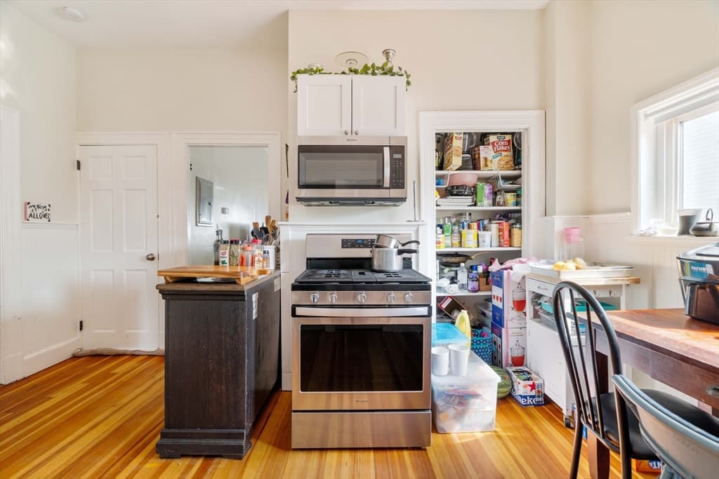 3 Family at 7 Carmel Street, Chelsea MA 02150, Chelsea, photo 7 of 24