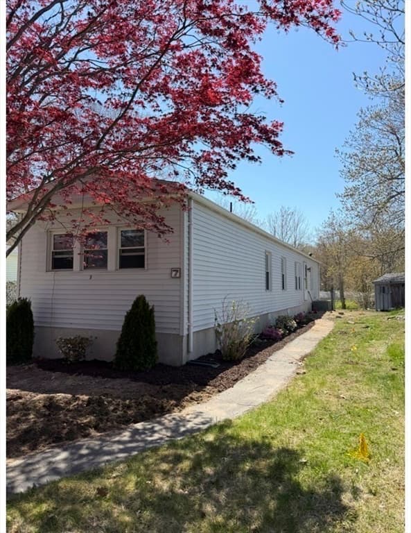 7 Chestnut St, Rockland MA 02370