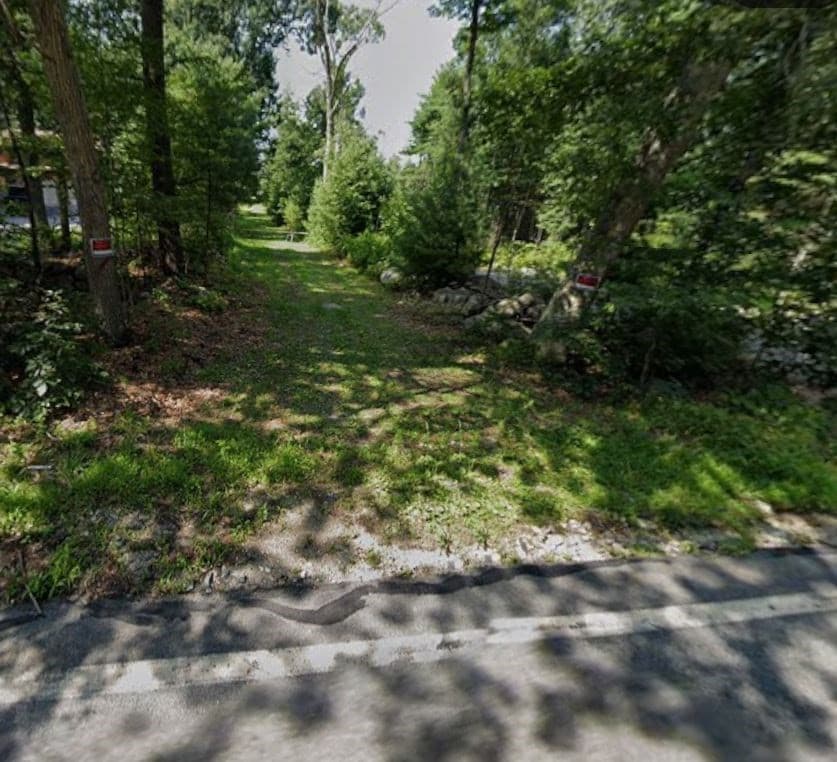 00 Sw Main St, Douglas MA 01516