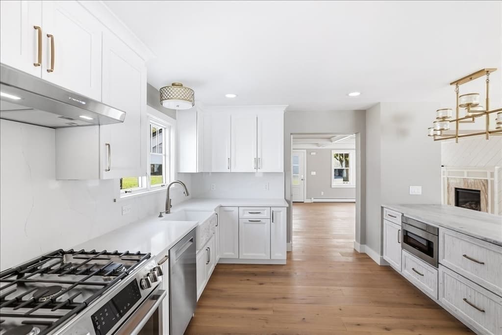 Single Family Residence at 10 Vesper Ave, Falmouth MA 02540, photo 7 of 42