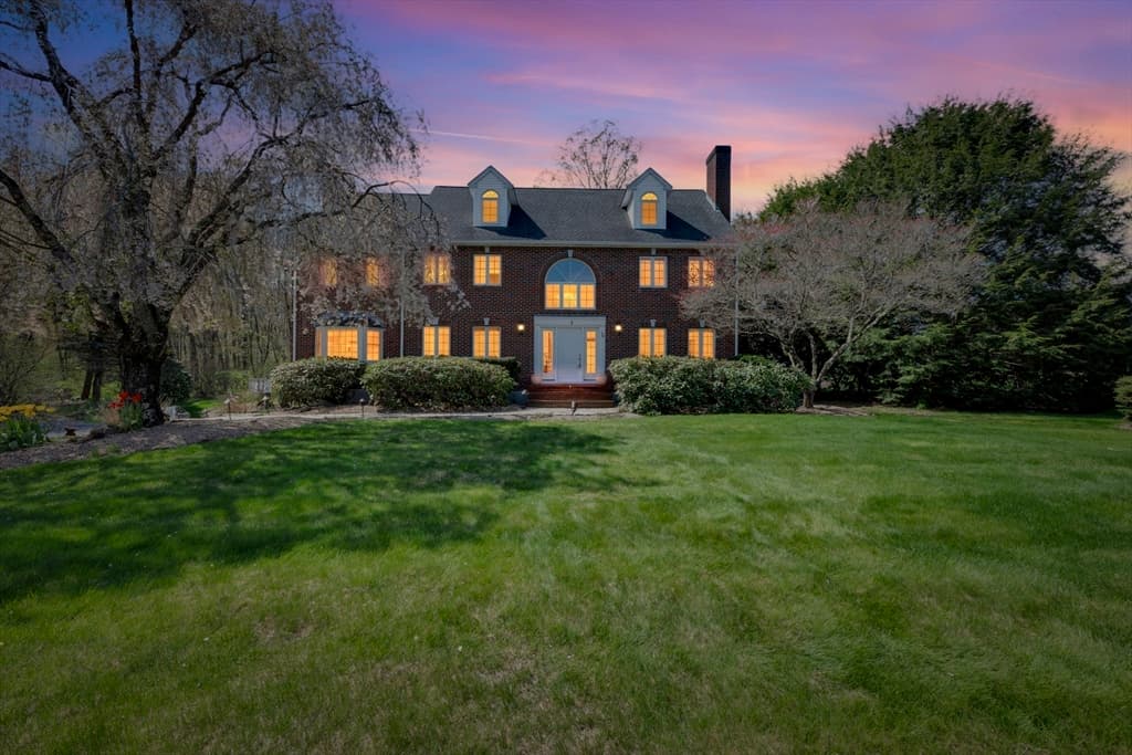 14 Mctaggart St, Westborough MA 01581