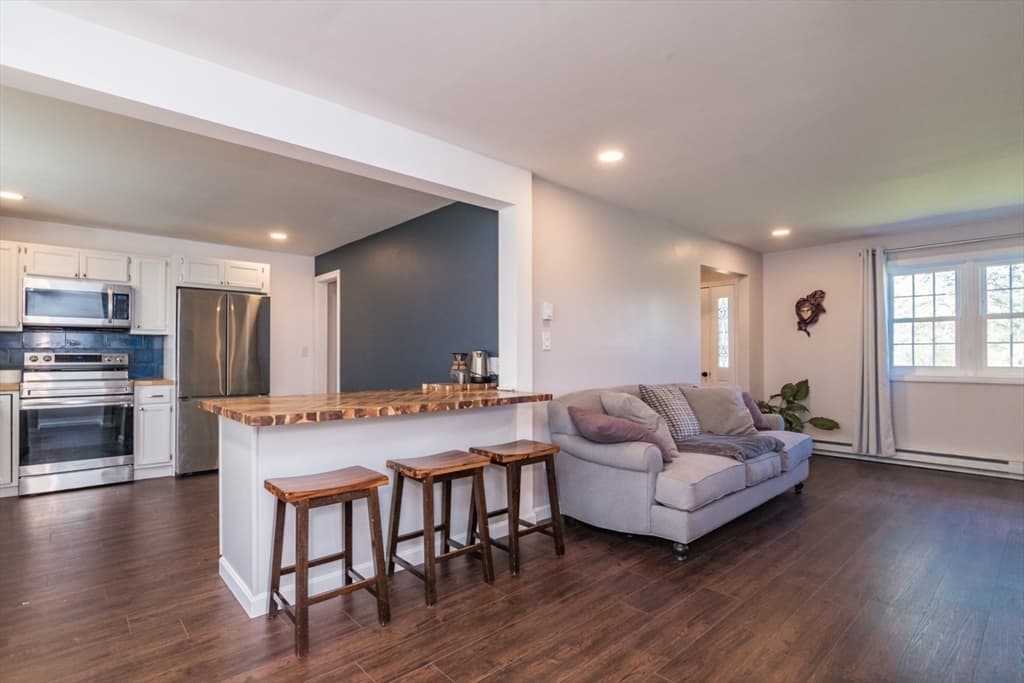 Condominium at 6 Duncan Dr # B, Deerfield MA 01373, Deerfield, photo 9 of 33