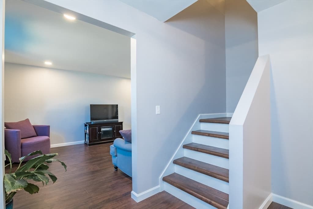 Condominium at 6 Duncan Dr # B, Deerfield MA 01373, Deerfield, photo 4 of 33