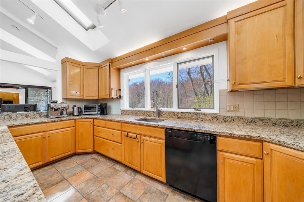 14 October Ln, Weston MA 02493 photo 6