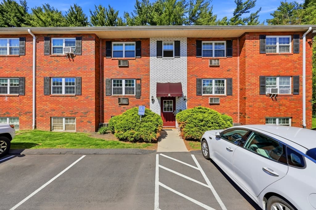 8 Maple Crest Cir # C, Holyoke MA 01040