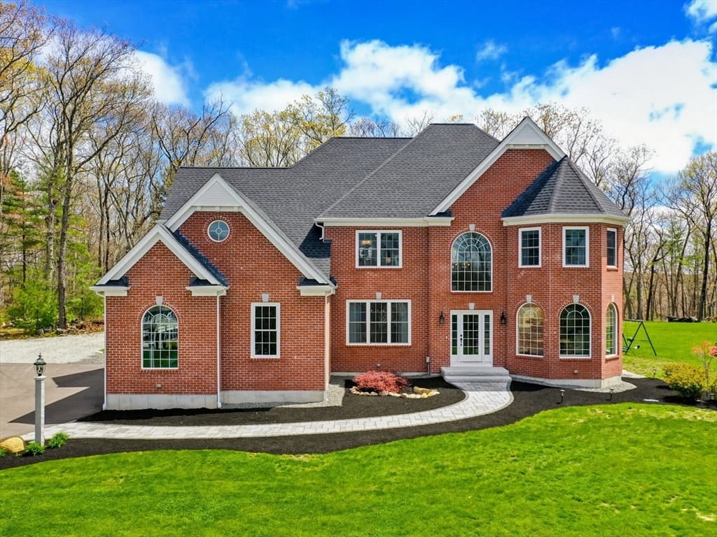15 Ridge Rd, Wrentham MA 02093