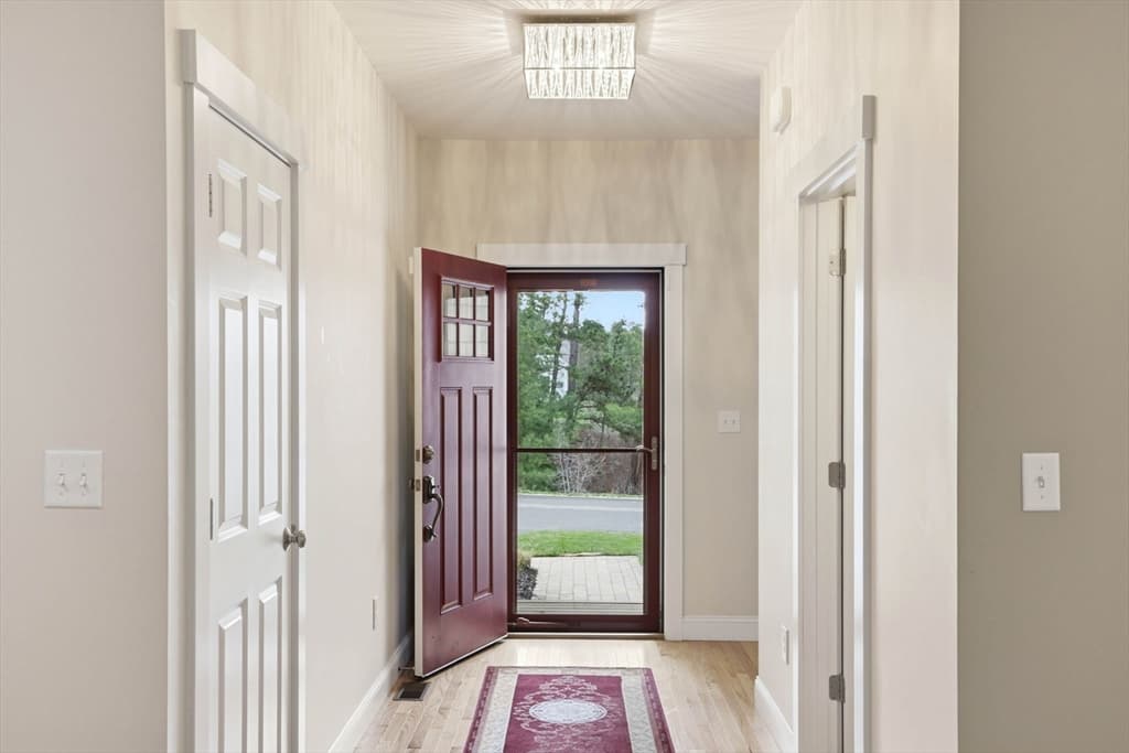 Single Family Residence at 15 Southview Way, Plymouth MA 02360, photo 3 of 24