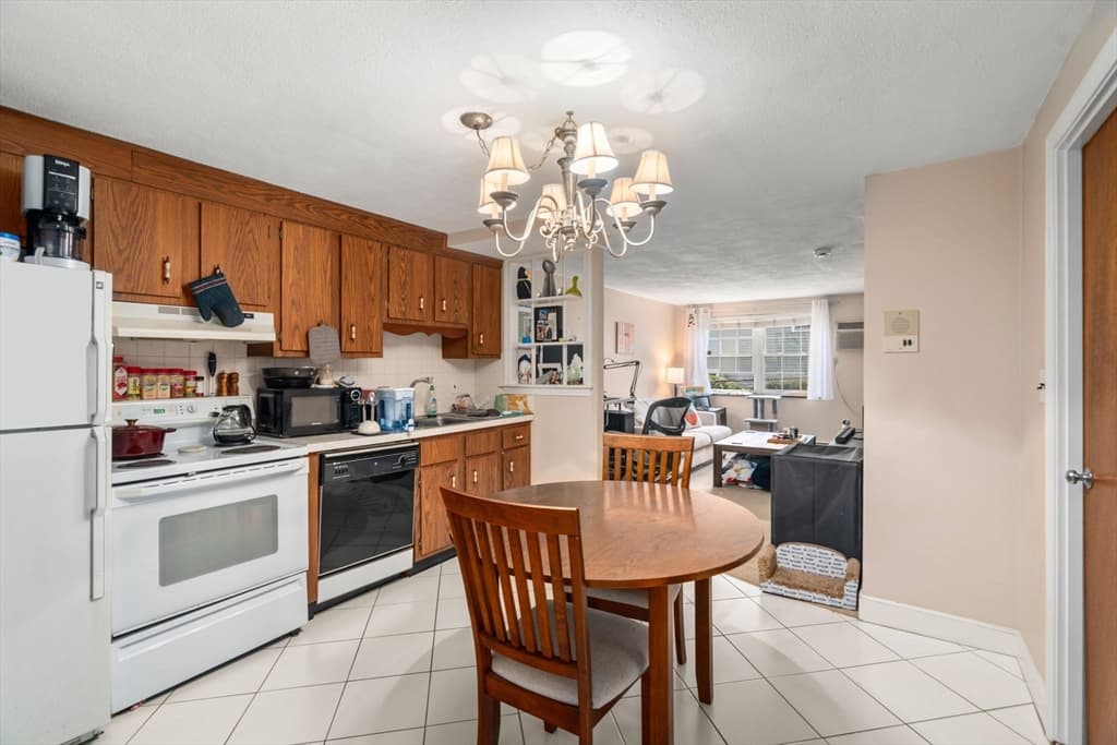 99 Pleasant St # A4, Watertown MA 02472