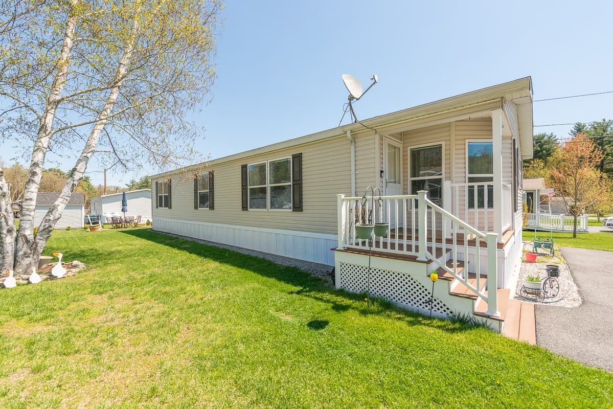 Mobile Home at 5 Asher Ln, Pepperell MA 01463, Pepperell, photo 27 of 32