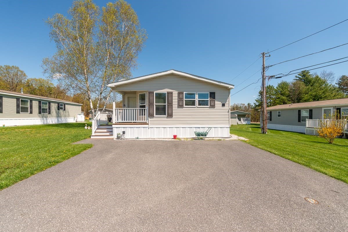 Mobile Home at 5 Asher Ln, Pepperell MA 01463, Pepperell, photo 25 of 32