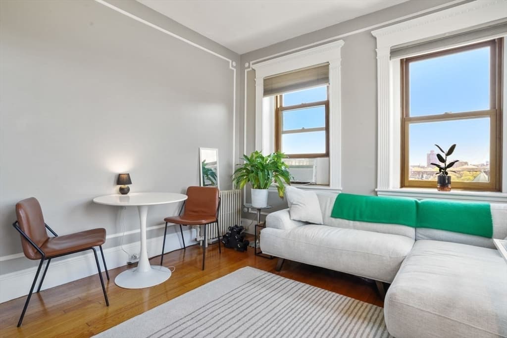 Condominium at 8 Garrison St # 706, Boston MA 02116, photo 4 of 14