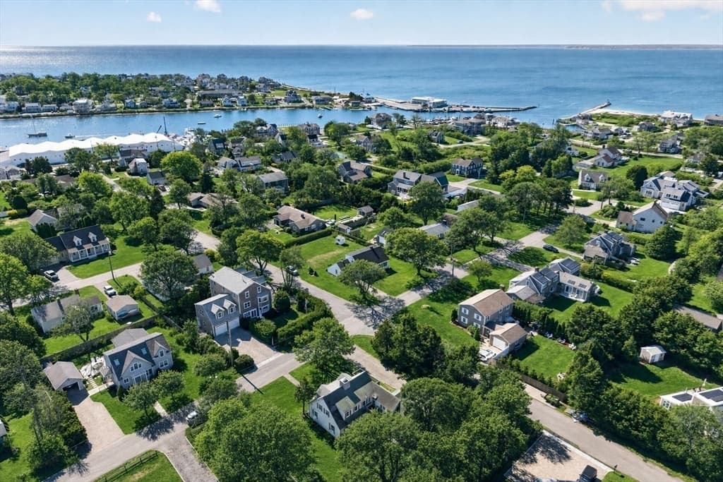 41 Belvidere Rd, Falmouth MA 02540