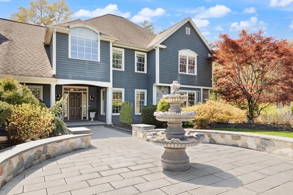 47 Symphony Dr, Easton MA 02356 photo 2