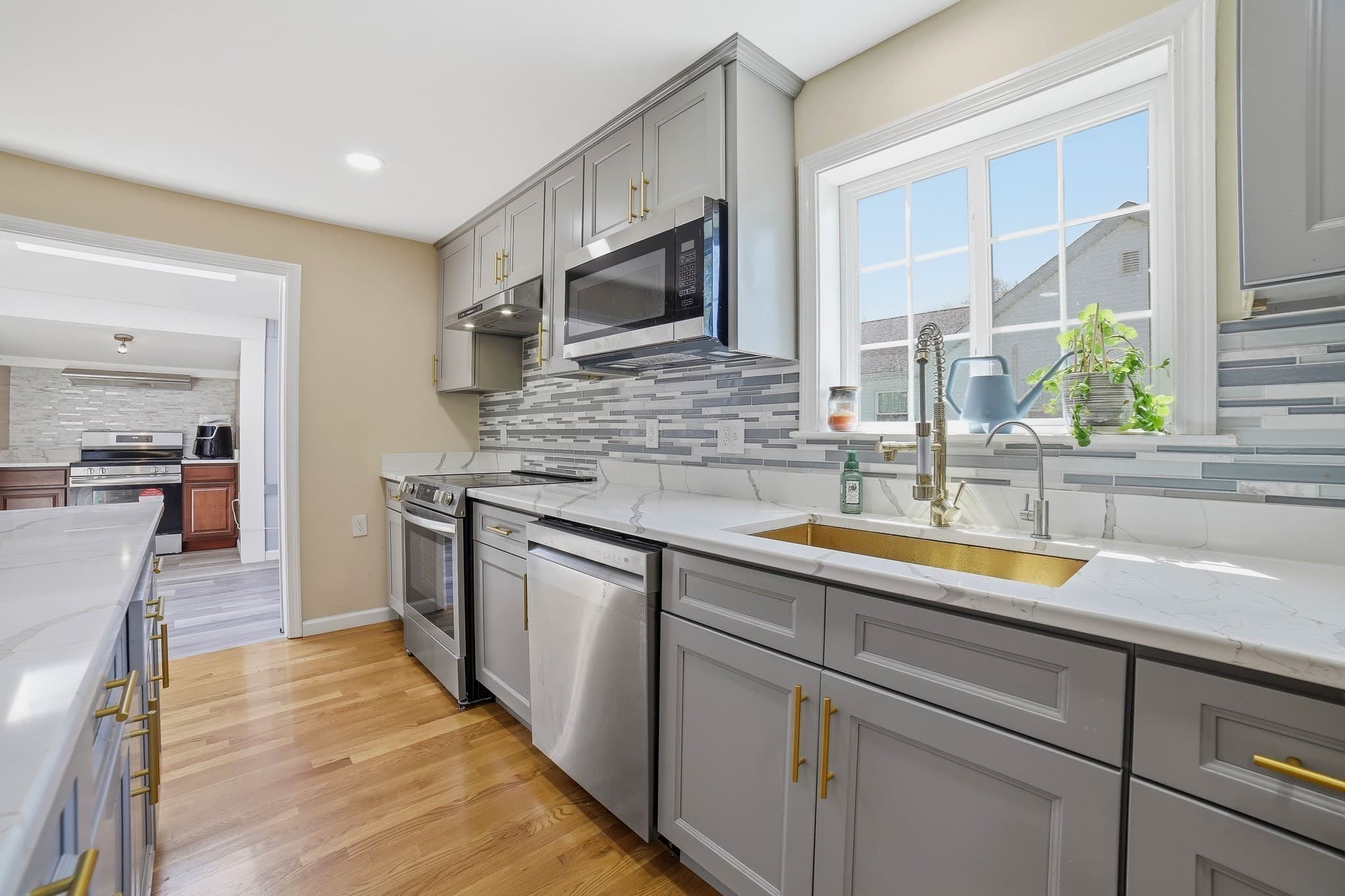 Single Family Residence at 11 Hampton St, Auburn MA 01501, Auburn, photo 7 of 42