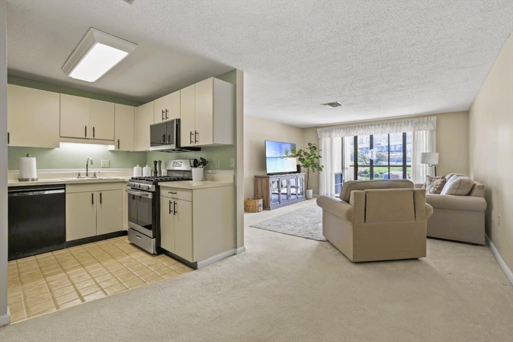 4234 North Main St # 208, Fall River MA 02720 photo 3