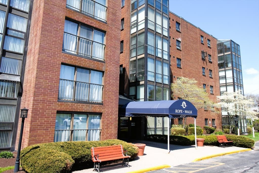 4234 North Main St # 208, Fall River MA 02720