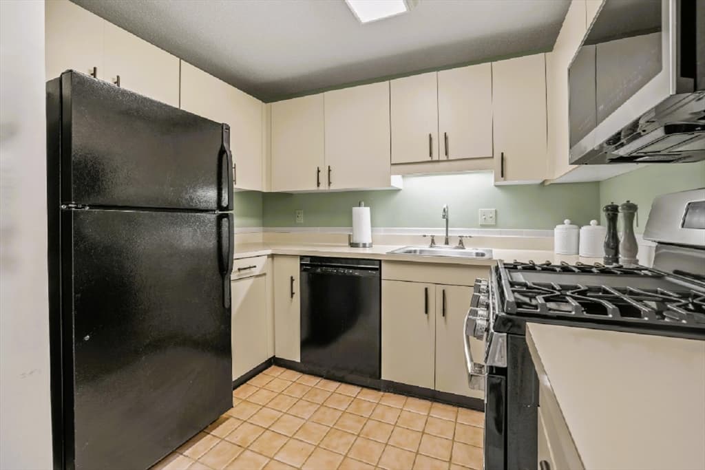 4234 North Main St # 208, Fall River MA 02720 photo 5