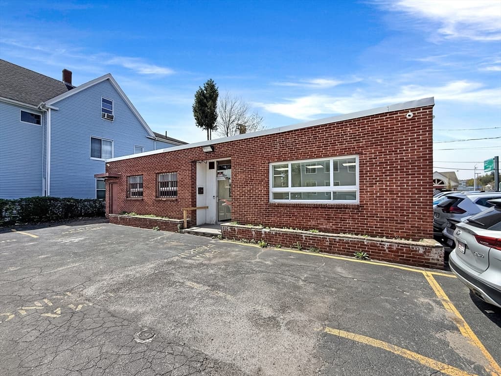 64 Dewey St, Worcester MA 01610 photo 4