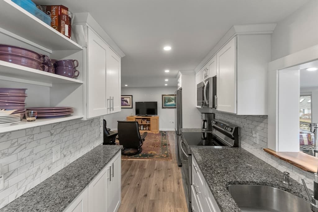 Single Family Residence at 41 Bay Shore Dr, Plymouth MA 02360, Plymouth, photo 13 of 41