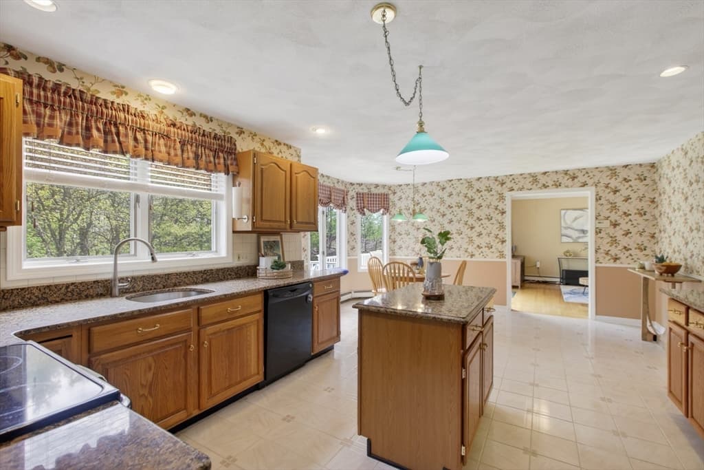 Single Family Residence at 43 Hampshire Road, Peabody MA 01960, Peabody, photo 12 of 41