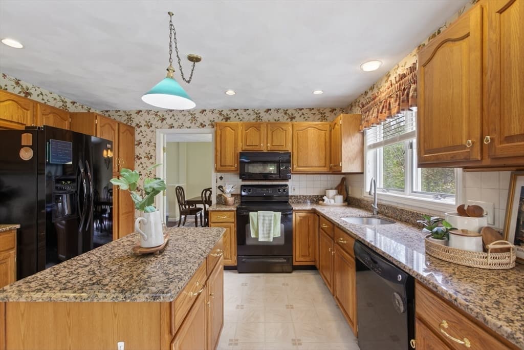 Single Family Residence at 43 Hampshire Road, Peabody MA 01960, Peabody, photo 11 of 41