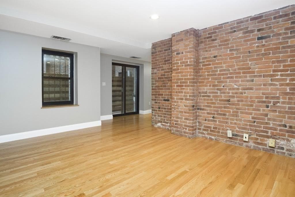 Condominium at 95 Gainsborough St # 7, Boston MA 02115, photo 4 of 14