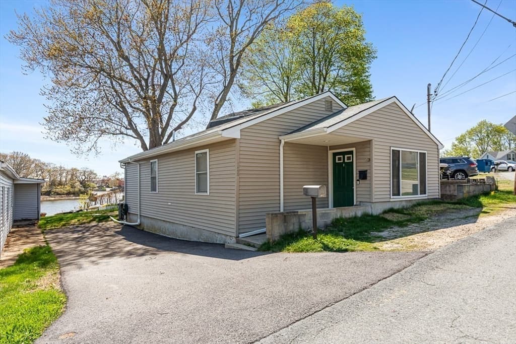 Single Family Residence at 126 Ocean View Ave, Swansea MA 02777, photo 4 of 35